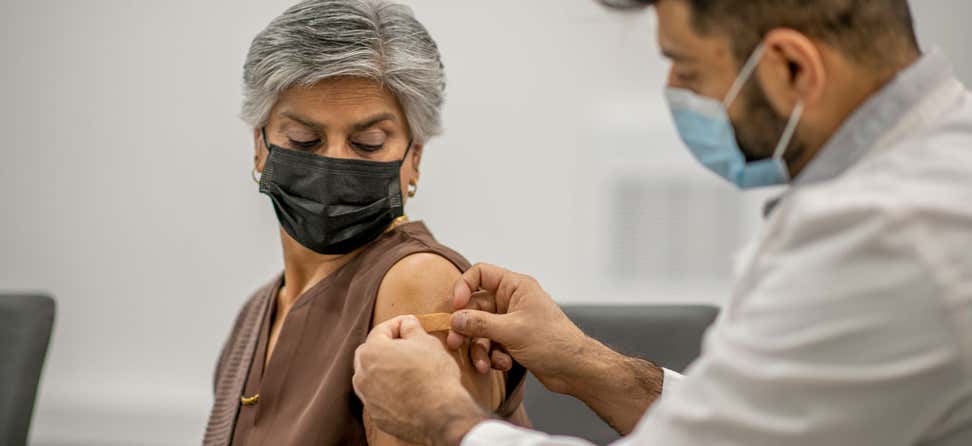 A senior Hispanic woman is getting her pneumonia vaccine.